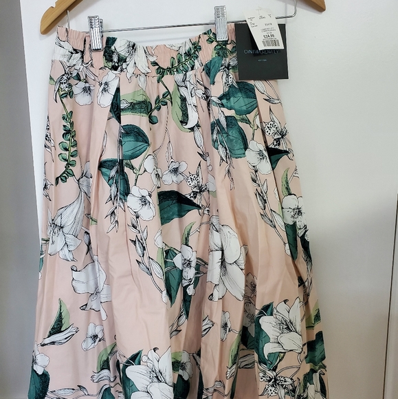 Floral pleated skirt. Size small brand new. - Picture 1 of 2